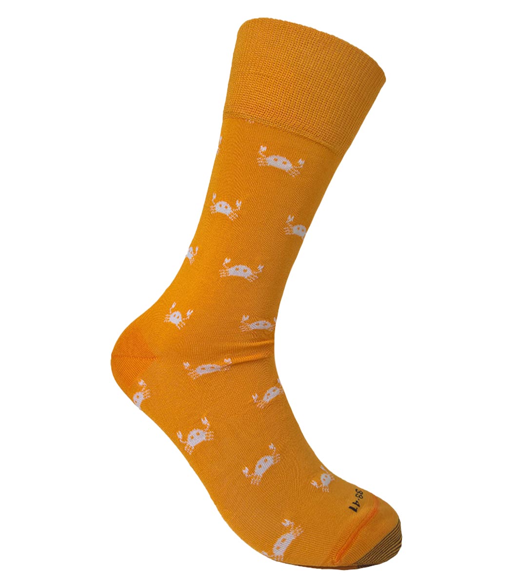 Fashionable men's cotton socks with crabs